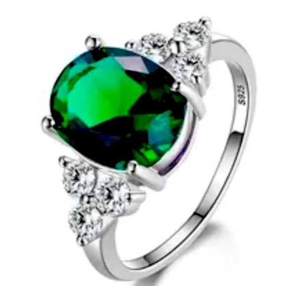 Emerald Diamond CZ Embellished 925 Sterling Silver Ring Size 7 New In Gift Box - Picture 1 of 1